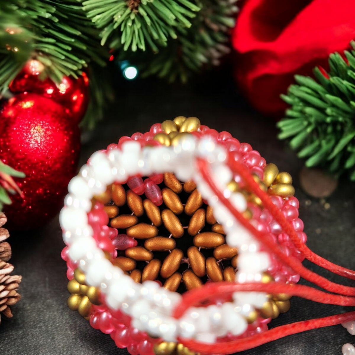 Entfesseln Sie Ihre Weihnachtsstimmung: Entdecken Sie 7 cm große Weihnachtswichtel mit befüllbaren Anhängern für einzigartige Geschenke!