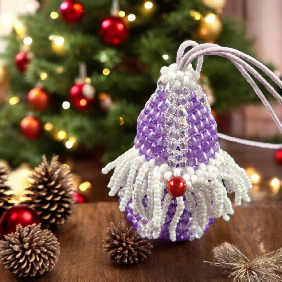Entfesseln Sie Ihre Weihnachtsstimmung: Entdecken Sie 7 cm große Weihnachtswichtel mit dem befüllbaren Anhänger in violett für einzigartige Geschenke!