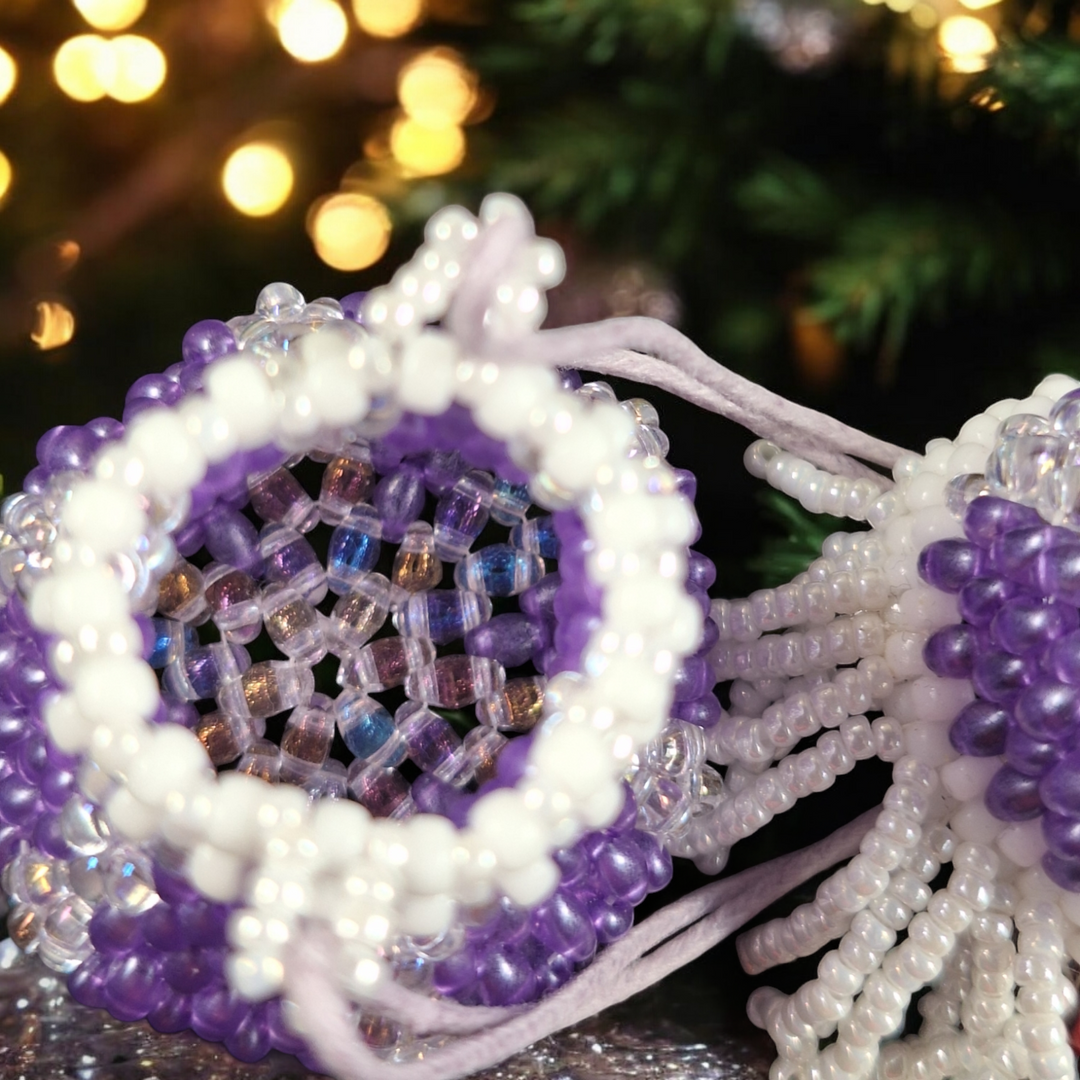 Entfesseln Sie Ihre Weihnachtsstimmung: Entdecken Sie 7 cm große Weihnachtswichtel mit dem befüllbaren Anhänger in violett für einzigartige Geschenke!