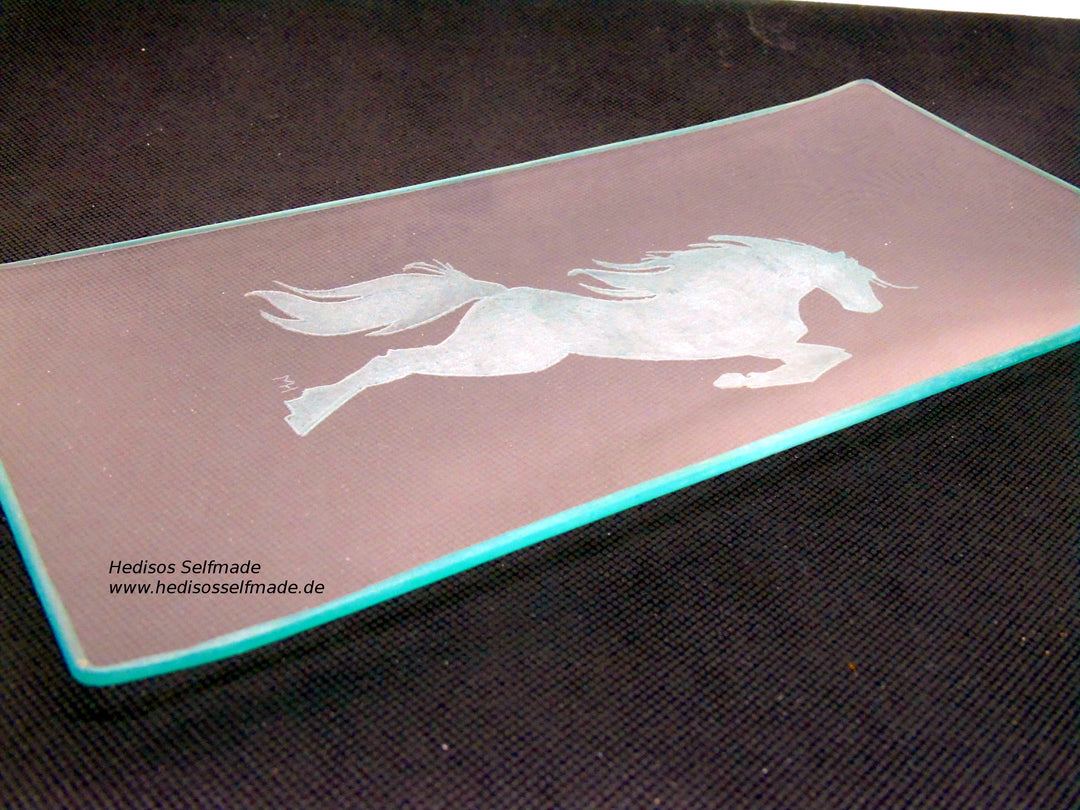 Glasplatte, Kuchenplatte, Gebäckplatte "Pferd" handgraviert 26,5 x 12,5 cm