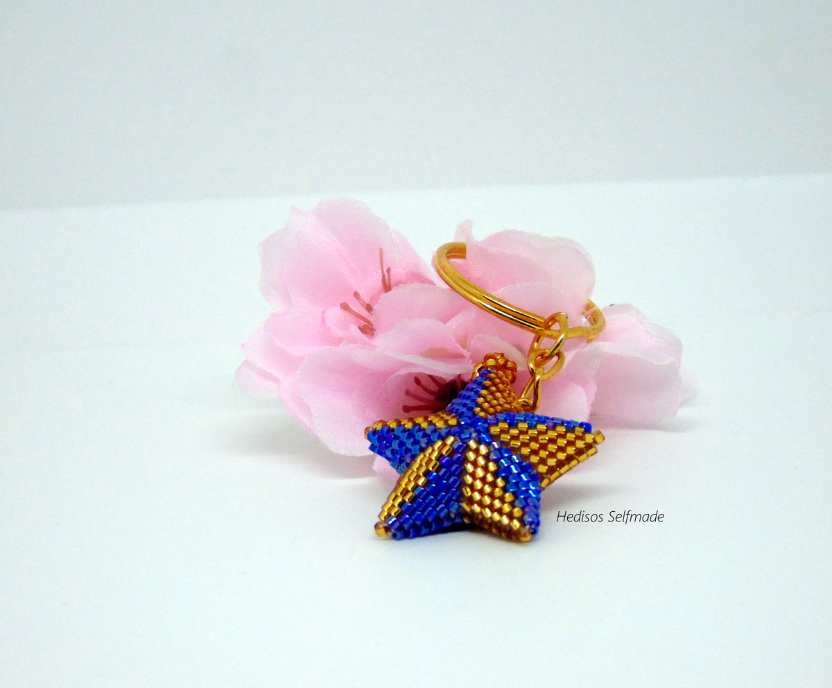 Schlüsselanhänger Stern Blau Gold – Taschenanhänger aus Perlen 4,5 cm