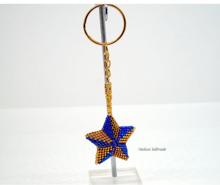 Schlüsselanhänger Stern Blau Gold – Taschenanhänger aus Perlen 4,5 cm