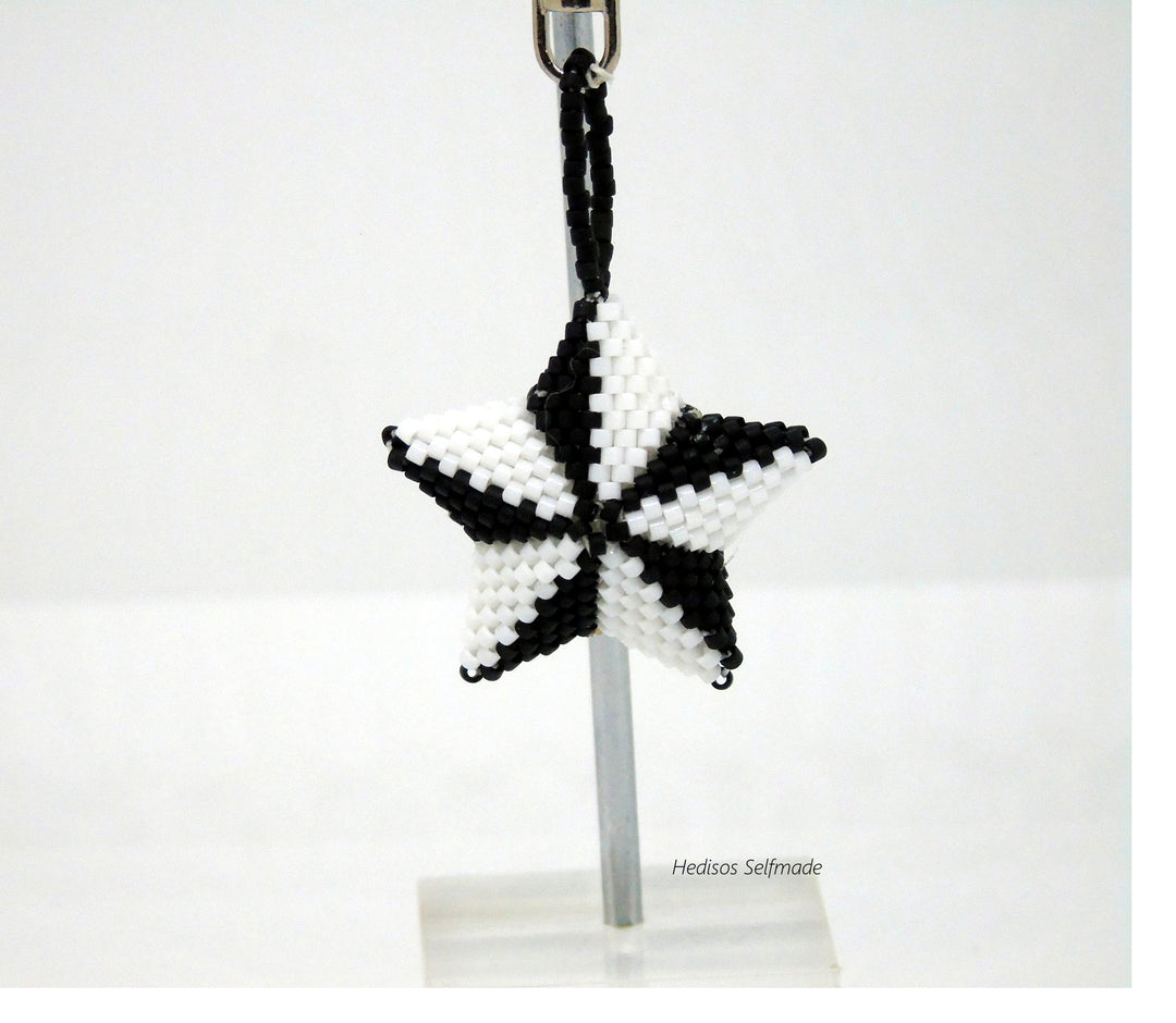 Schlüsselanhänger Stern – Schwarz Weißer Taschenanhänger 4,5 cm