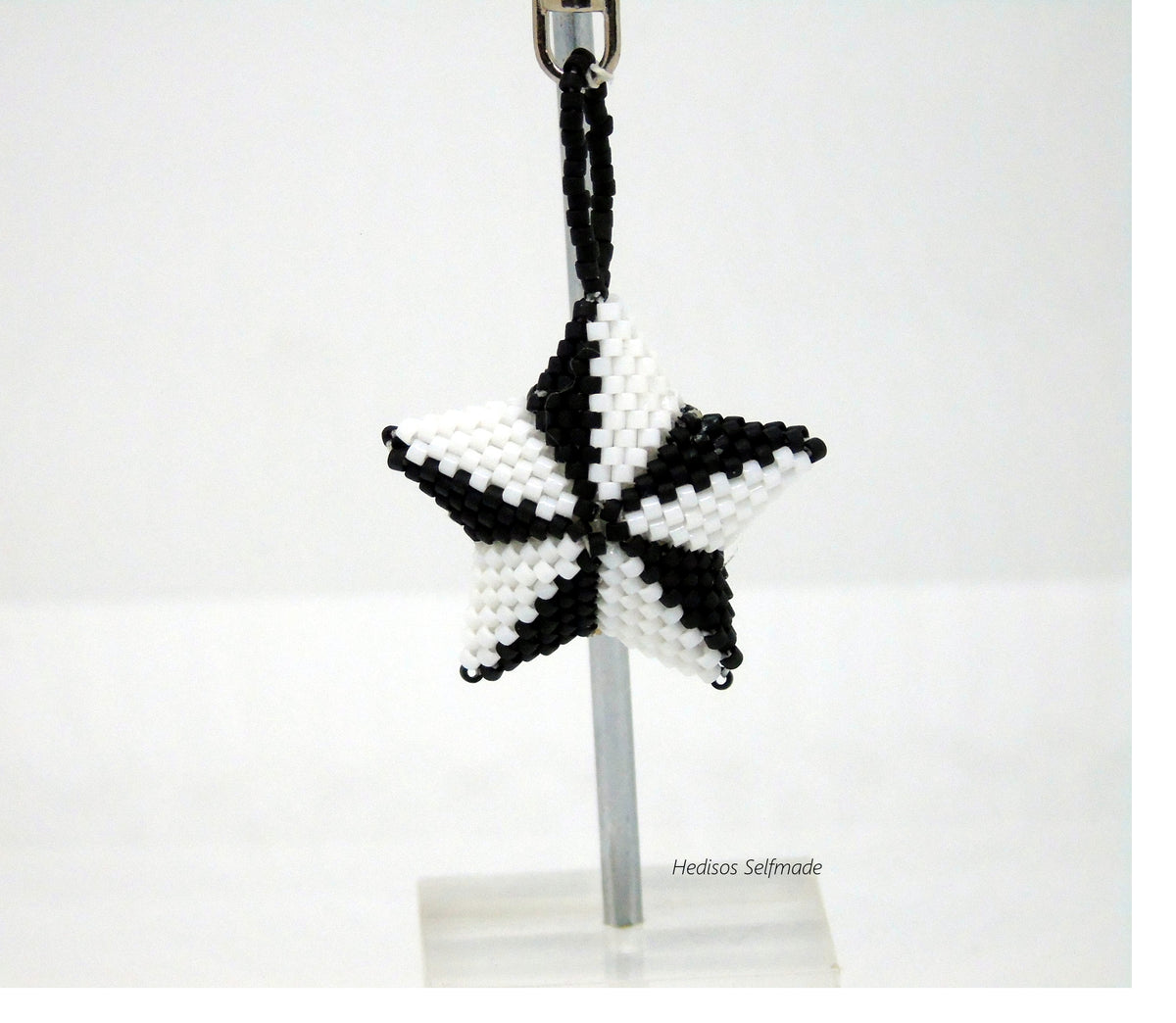 Schlüsselanhänger Stern – Schwarz Weißer Taschenanhänger 4,5 cm
