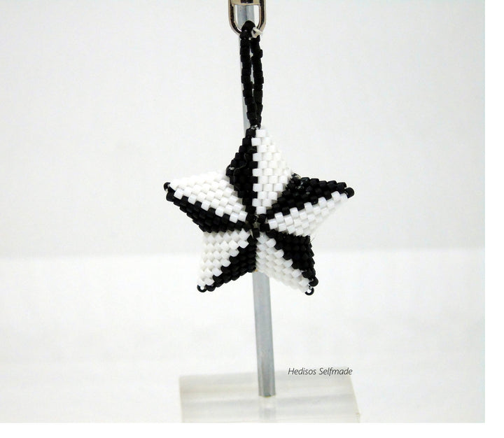 Schlüsselanhänger Stern – Schwarz Weißer Taschenanhänger 4,5 cm