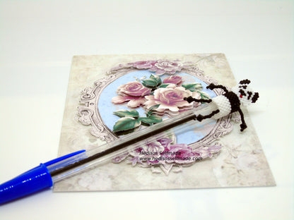 Pen Topper Panda – Stiftaufsatz aus Perlen gefädelt 3 cm