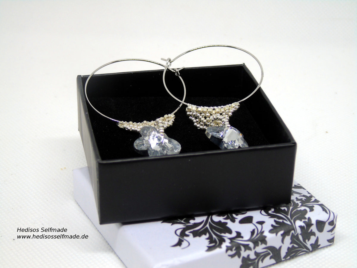 Ohrringe silber in Netztechnik gefädelt mit Swarovski-Schmetterling