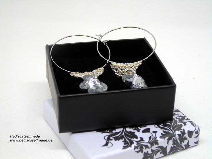 Ohrringe silber in Netztechnik gefädelt mit Swarovski-Schmetterling