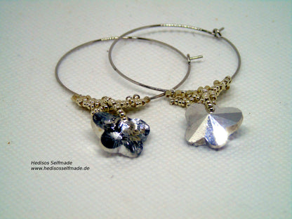 Ohrringe silber in Netztechnik gefädelt mit Swarovski-Schmetterling