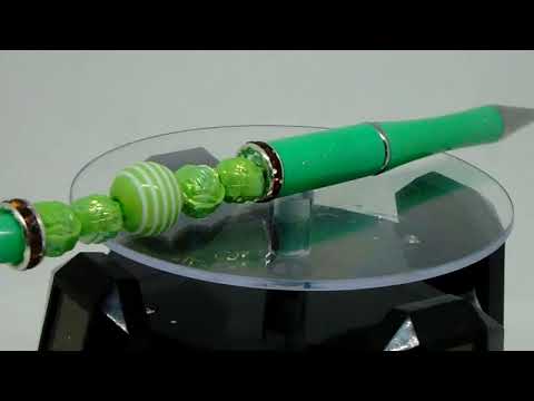 Kugelschreiber mit grüner Acrylperle und grünen Rosen mit #auswechselbarer #Mine