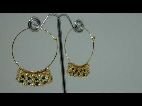 Ohrringe #Creolen aus godfarbenen #Miyuki #Rocaille und schwarzen #Swarovski in Netztechnik gefädelt