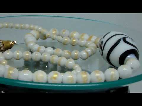 Edle Halskette aus weiß-goldenen Jadeperlen und italienischem Glas 65 cm